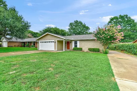 3105 Dauphine Dr, Sherman, TX 75090