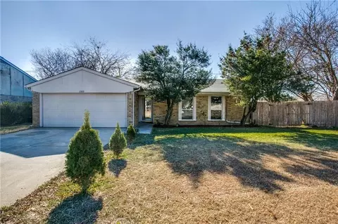 2300 Bonner Ln, Arlington, TX 76014