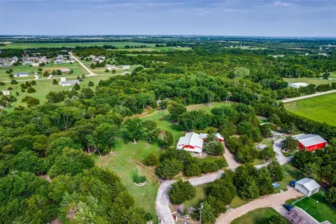 132 Tiger Ln, Trenton, TX 75490