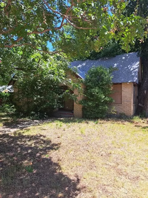 340 N Judkins St, Fort Worth, TX 76111