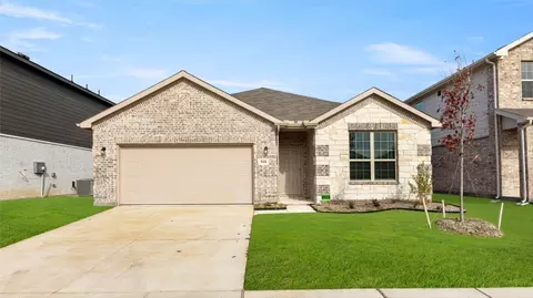 940 Ravenwood Ln, Van Alstyne, TX 75495
