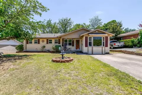 8005 Tumbleweed Trl, White Settlement, TX 76108