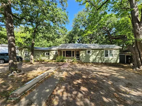 112 Hankins Dr, Azle, TX 76020