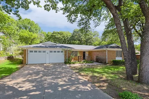 7441 Vanessa Dr, Fort Worth, TX 76112
