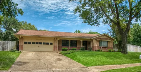 545 Lakeshore Dr, Ennis, TX 75119