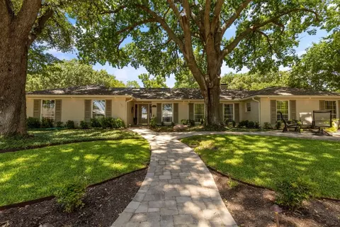 3804 Trails Edge Rd, Fort Worth, TX 76109