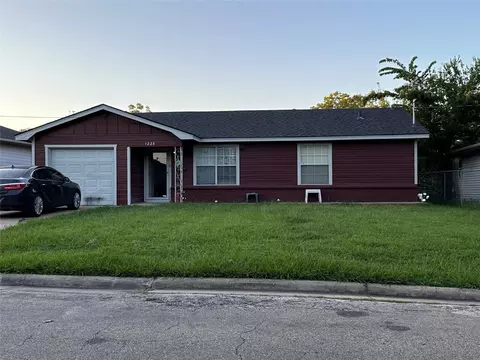 1228 Cleveland St, Greenville, TX 75401