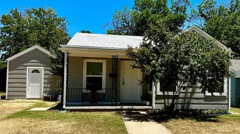 1702 10th St, Brownwood, TX 76801