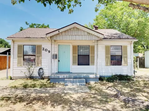 209 E Pioneer Dr, Irving, TX 75061