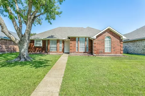 2517 Larkspur Ln, Rowlett, TX 75089