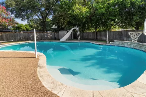 808 S Ridgeway Dr, Cleburne, TX 76033