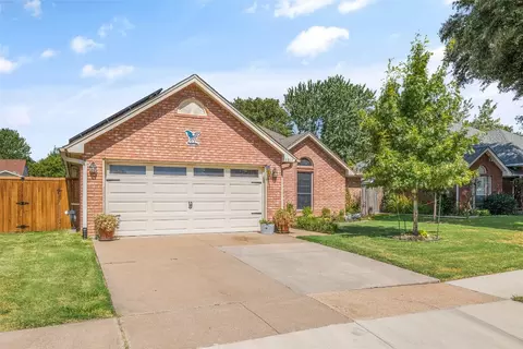 6817 Bernadine Dr, Watauga, TX 76148