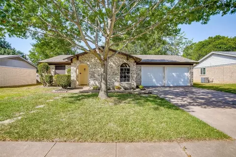 541 NW Barbara Ln, Burleson, TX 76028