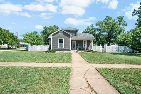 408 W 10th St, Cisco, TX 76437