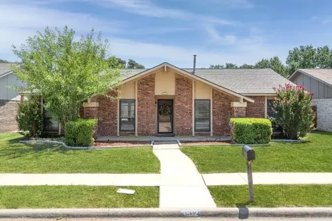 1812 Clear Creek Ln, Carrollton, TX 75007