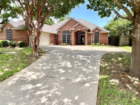 7616 Aubrey Ln, North Richland Hills, TX 76182
