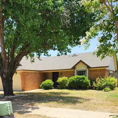 805 Norton Dr, Saginaw, TX 76179