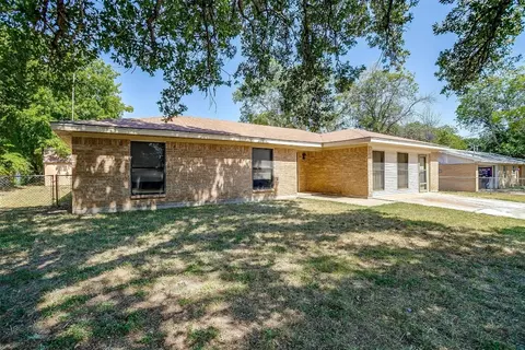 1110 N Elm St, Weatherford, TX 76086
