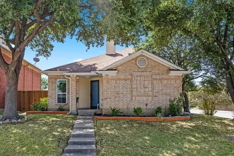 1600 Kingspoint Dr, Carrollton, TX 75007