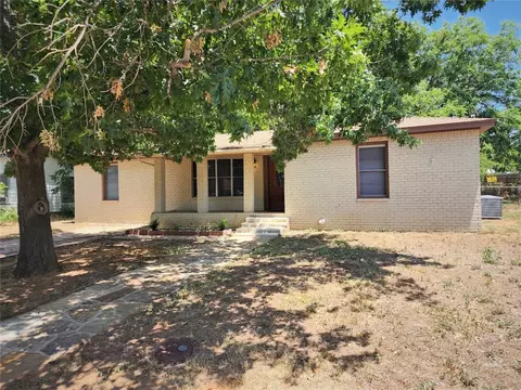 129 Ragland St, Graham, TX 76450