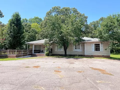 1305 E 1st St, Mount Pleasant, TX 75455