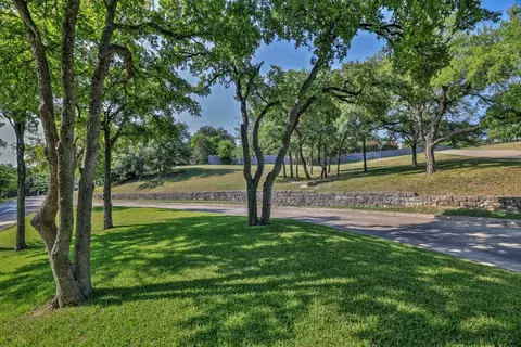 6408 Hawthorne Park Dr, Fort Worth, TX 76132