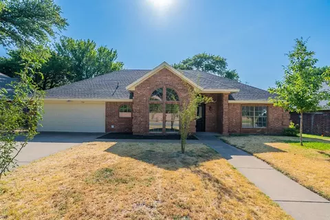 7941 Kendra Ln, North Richland Hills, TX 76182
