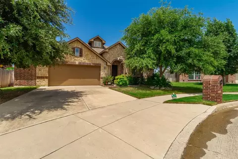 804 Forest Heights Dr, Crowley, TX 76036