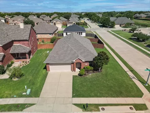 7517 Gairlock Dr, Fort Worth, TX 76179