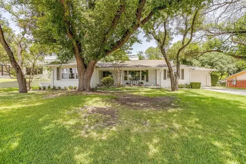 6716 Brants Ln, Fort Worth, TX 76116