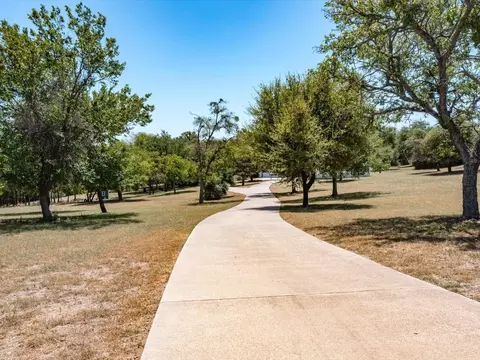 408 Llano Ct, Weatherford, TX 76087