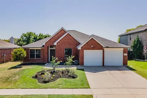 9517 Fox Hill Dr, Fort Worth, TX 76131