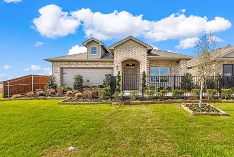 8581 Big Apple Dr, Fort Worth, TX 76179