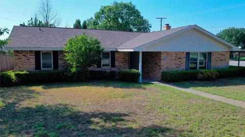 1201 Friona St, Bowie, TX 76230