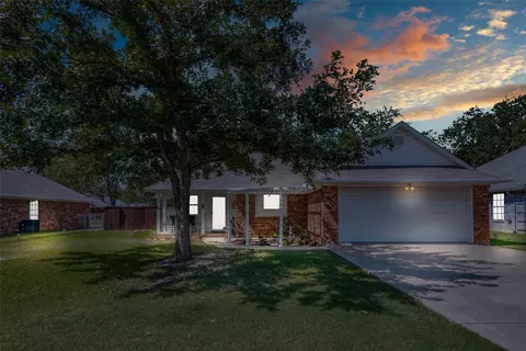 6 S Sharon Dr, Krum, TX 76249