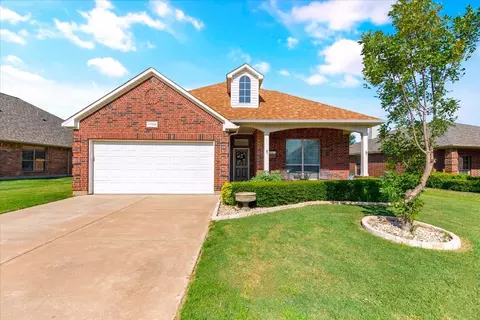 7703 White Fawn Rd, Arlington, TX 76002