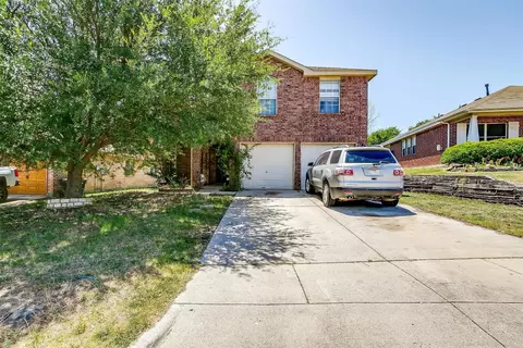 9725 Maryville Ln, Fort Worth, TX 76108