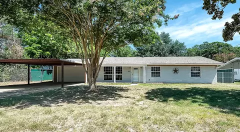612 Colonial Dr, Athens, TX 75751