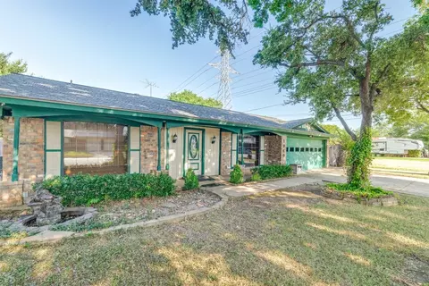 1949 Cimarron Trl, Hurst, TX 76054