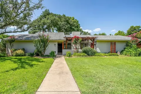 14 Legend Rd, Benbrook, TX 76132