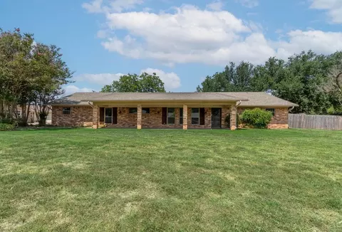 201 Kathryn Dr, Sanger, TX 76266