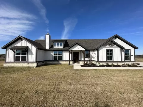 2722 Burr Oak Rd, Terrell, TX 75161