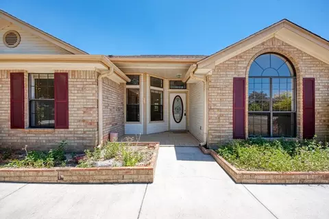202 E Tomlinson St, Florence, TX 76527