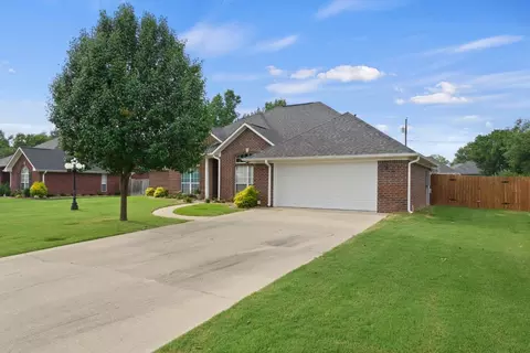 102 Codee Ct, Mount Pleasant, TX 75455 photo 3