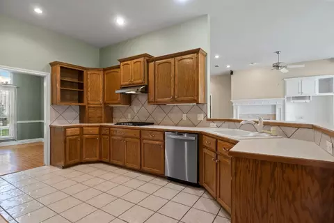 102 Codee Ct, Mount Pleasant, TX 75455 photo 8