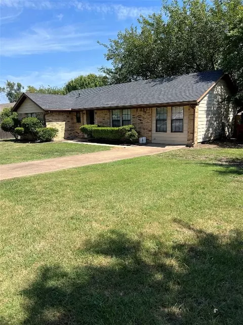 415 W Melody, Whitewright, TX 75491