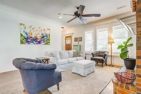 2104 W Morphy St, Fort Worth, TX 76110