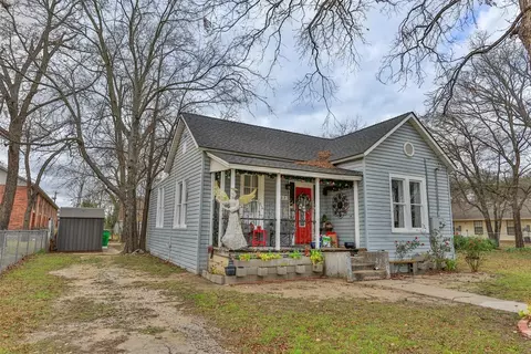 331 N Rusk St, Gainesville, TX 76240