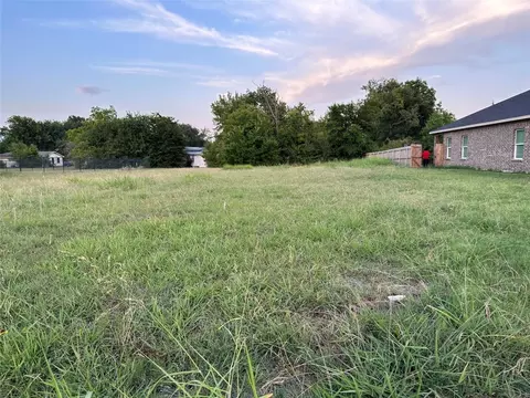 1217 S Rockwall Ave, Terrell, TX 75160