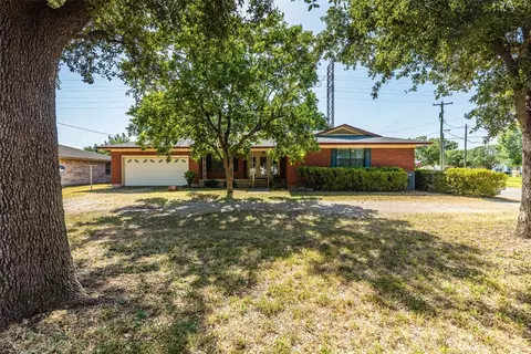 1101 N Reagan St, West, TX 76691